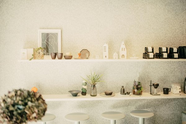 Revamp unused corners: create a charming reading nook in your uk home