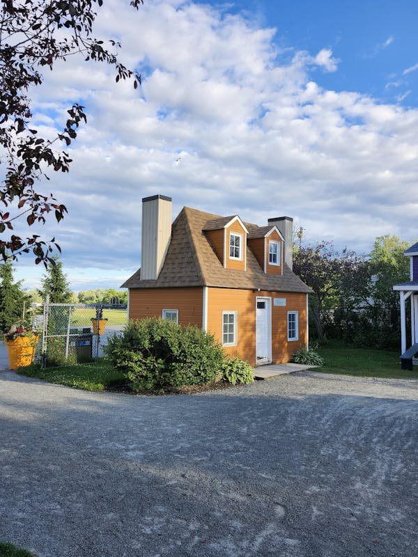 Farmingdale observer: fresh ideas for your home and garden